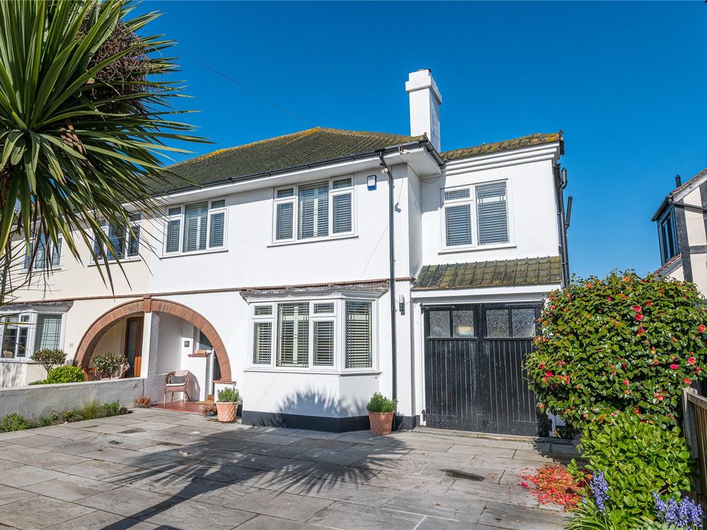 4 bed semidetached house for sale in Parkanaur Avenue, Thorpe Bay