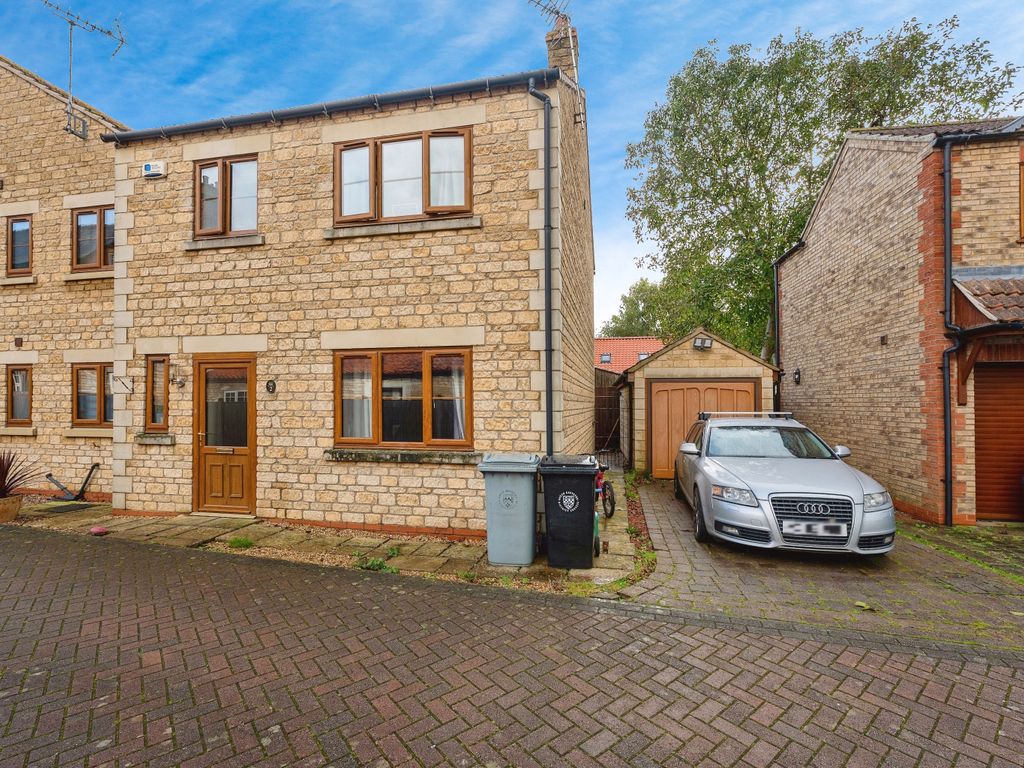 3 bed semidetached house for sale in Woodside Way, Ancaster, Grantham