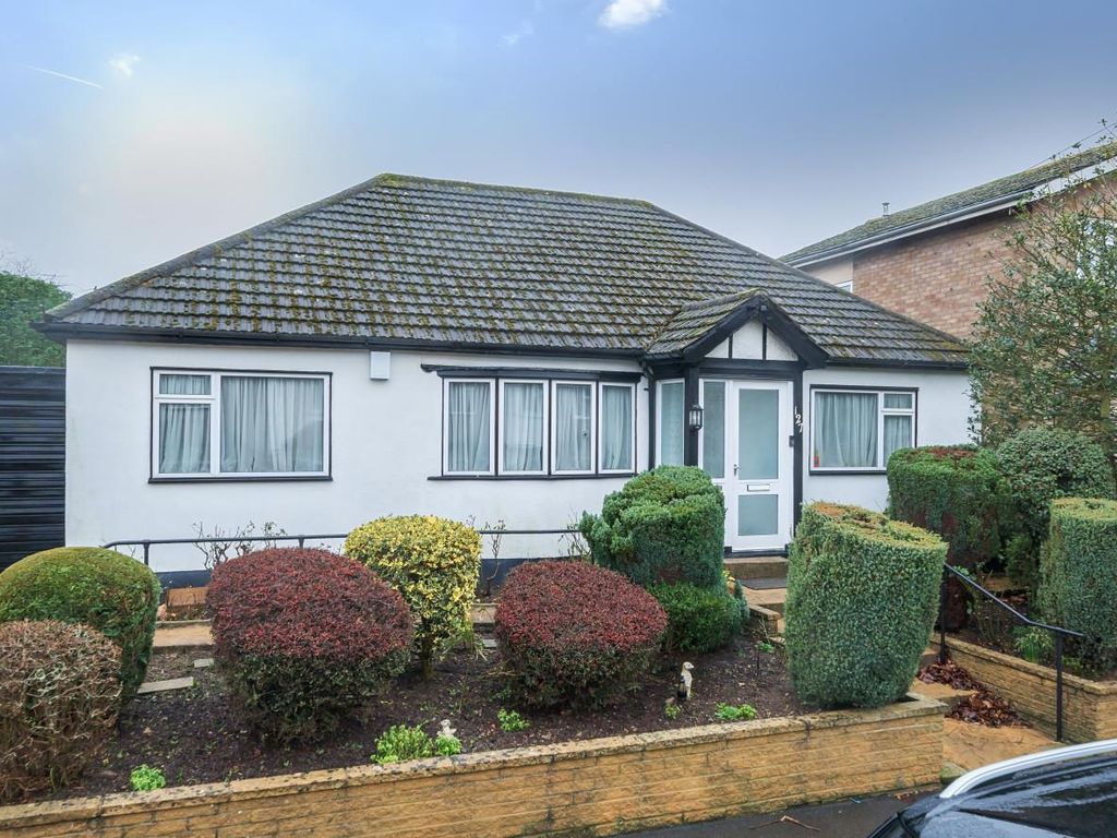2 bed detached bungalow for sale in Melbourne Road, Bushey WD23, £