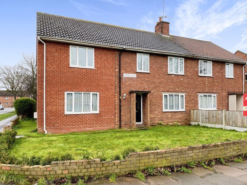 4 bed semidetached house for sale in Tedder Road, Lowestoft, Suffolk