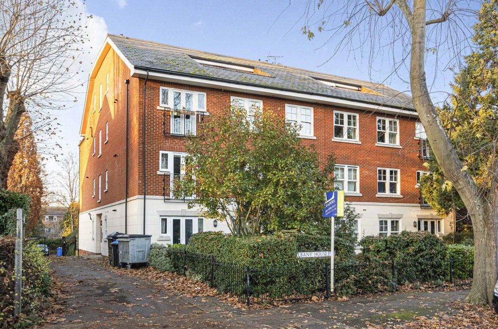 2 bed flat for sale in Albany House, 21 Lovelace Road, Surbiton KT6, £