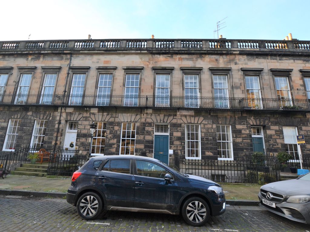 2 bed flat to rent in Carlton Street, Stockbridge, Edinburgh EH4, £