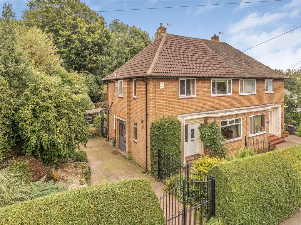 4 bed semidetached house for sale in Deanswood Drive, Leeds LS17, £