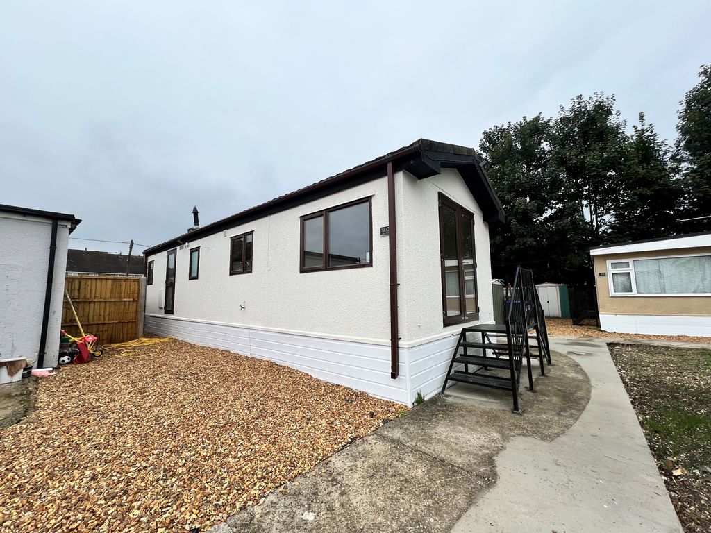 1 bed mobile/park home to rent in Hillcrest Caravan Site, Amesbury