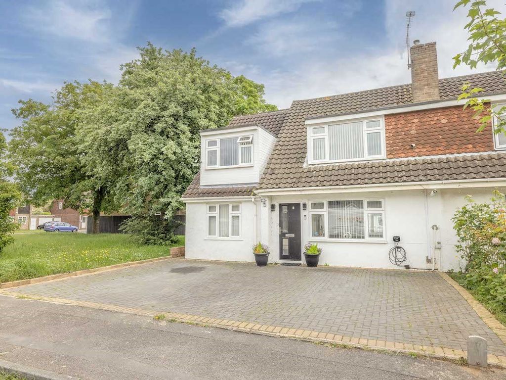 6 bed semidetached house for sale in Hinksey Close, Langley SL3, £