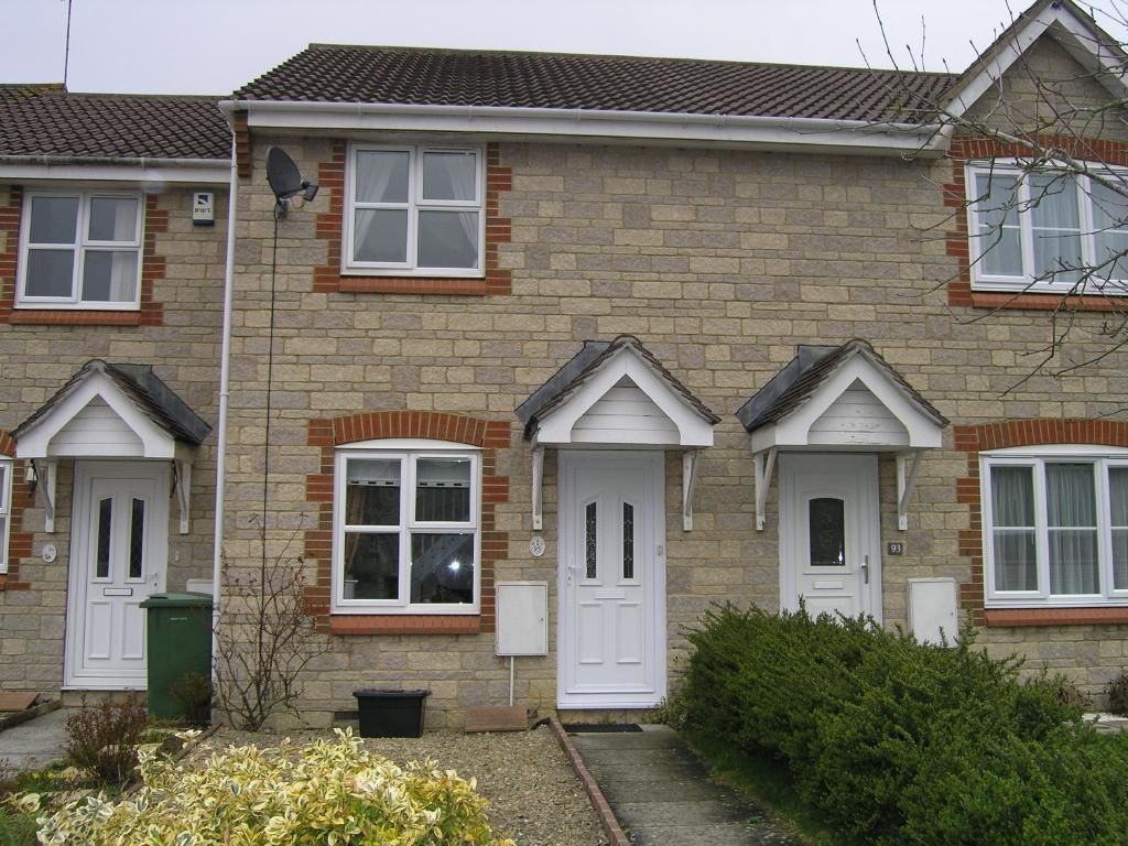 2 bed property to rent in Cheltenham Drive, Cepen Park South