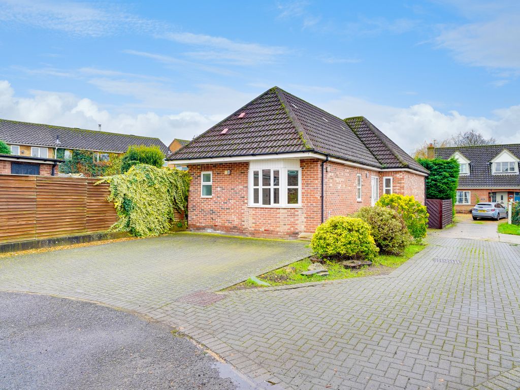 4 bed detached house for sale in Orchard Gardens, Fenstanton