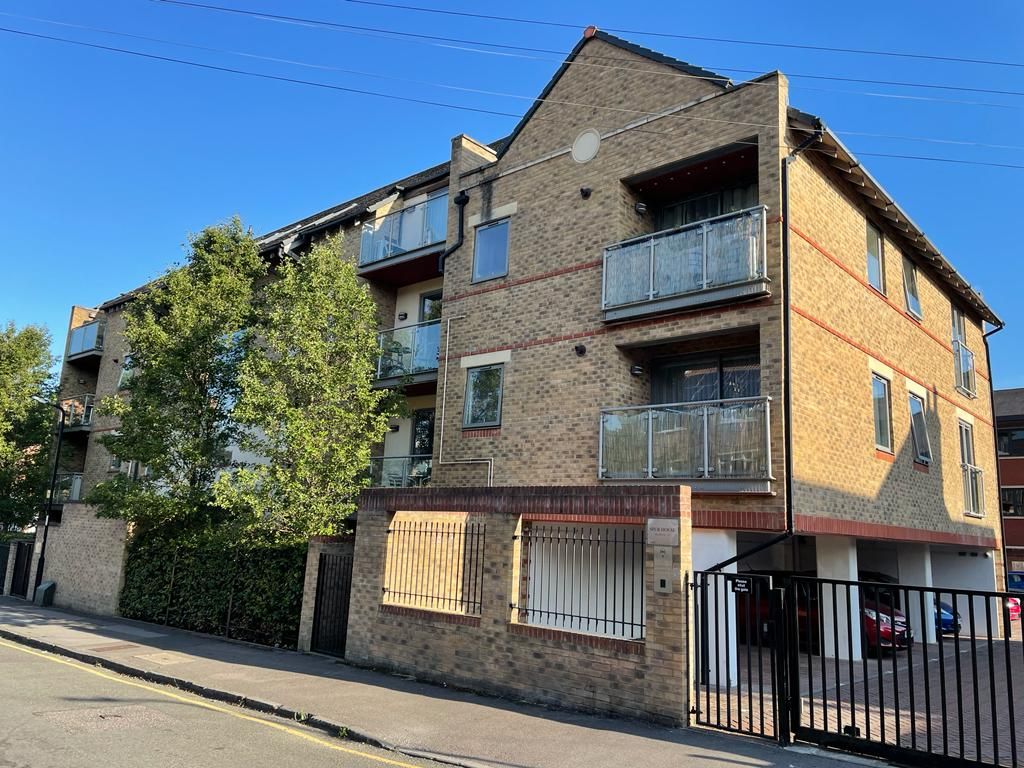 1 bed flat to rent in The Crescent, Maidenhead SL6, £1,475 pcm Zoopla