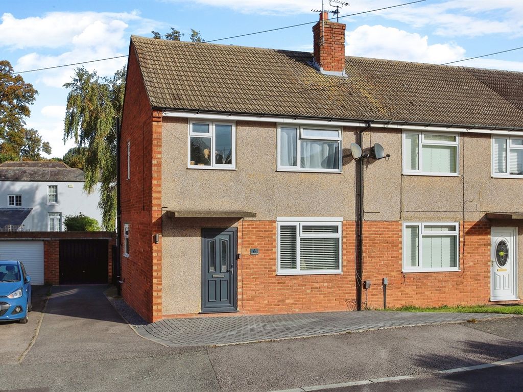 3 bed semidetached house for sale in Cherryfields, Sittingbourne ME10