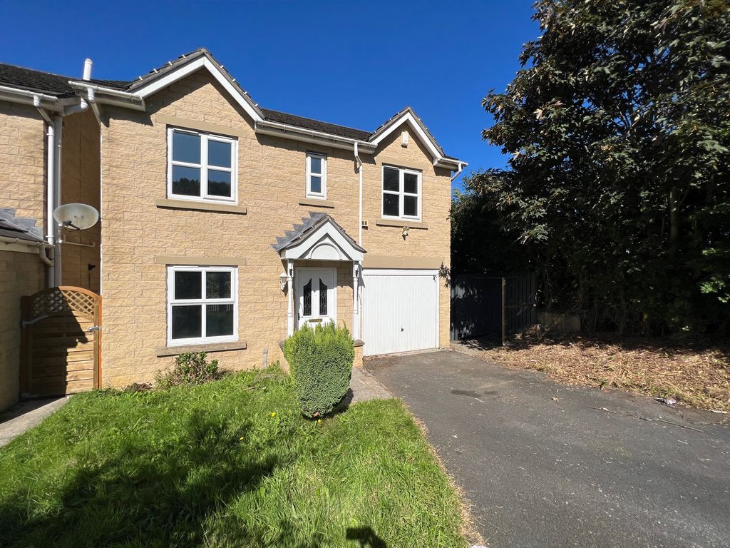 4 bed detached house for sale in Mires Beck Close, Shipley, West