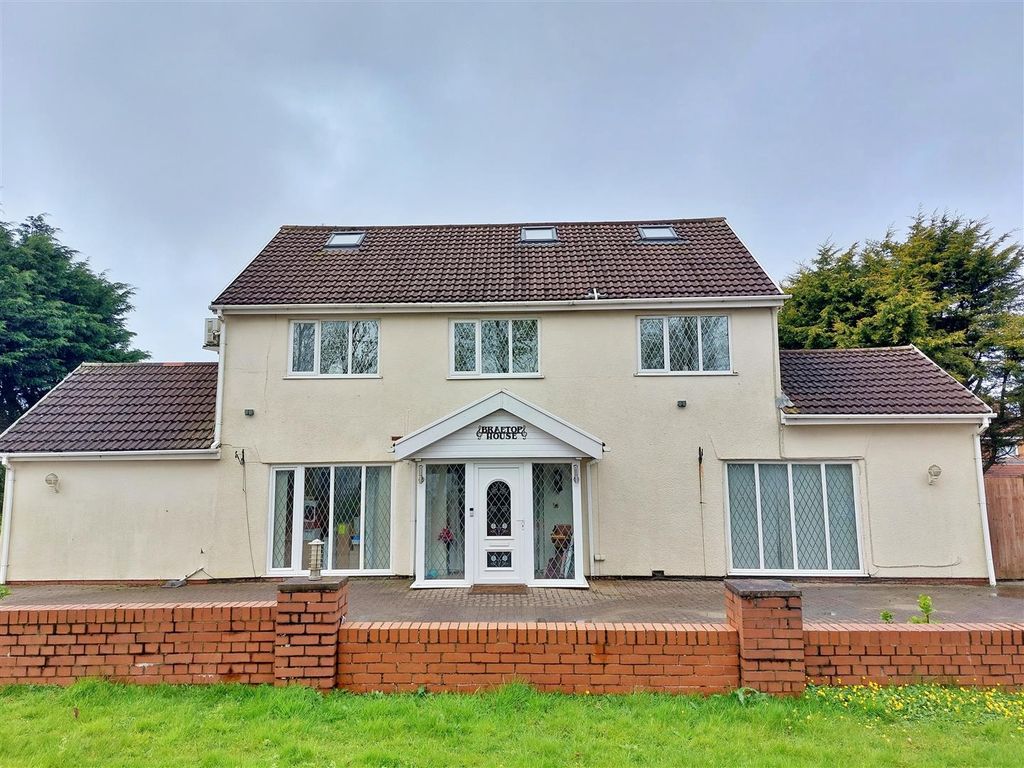 9 bed detached house for sale in Whitehill Road, Blackpool FY4, £