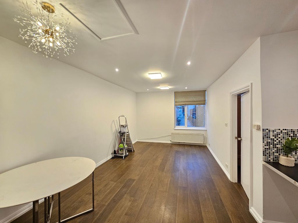 2 bed flat to rent in Bridge Road, London W2, £3,500 pcm Zoopla