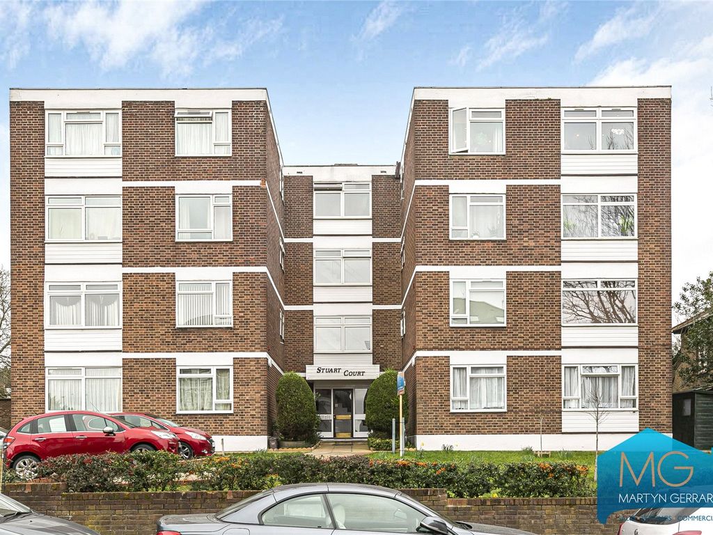 2 bed flat for sale in Stuart Court, Nether Street, Finchley, London N3