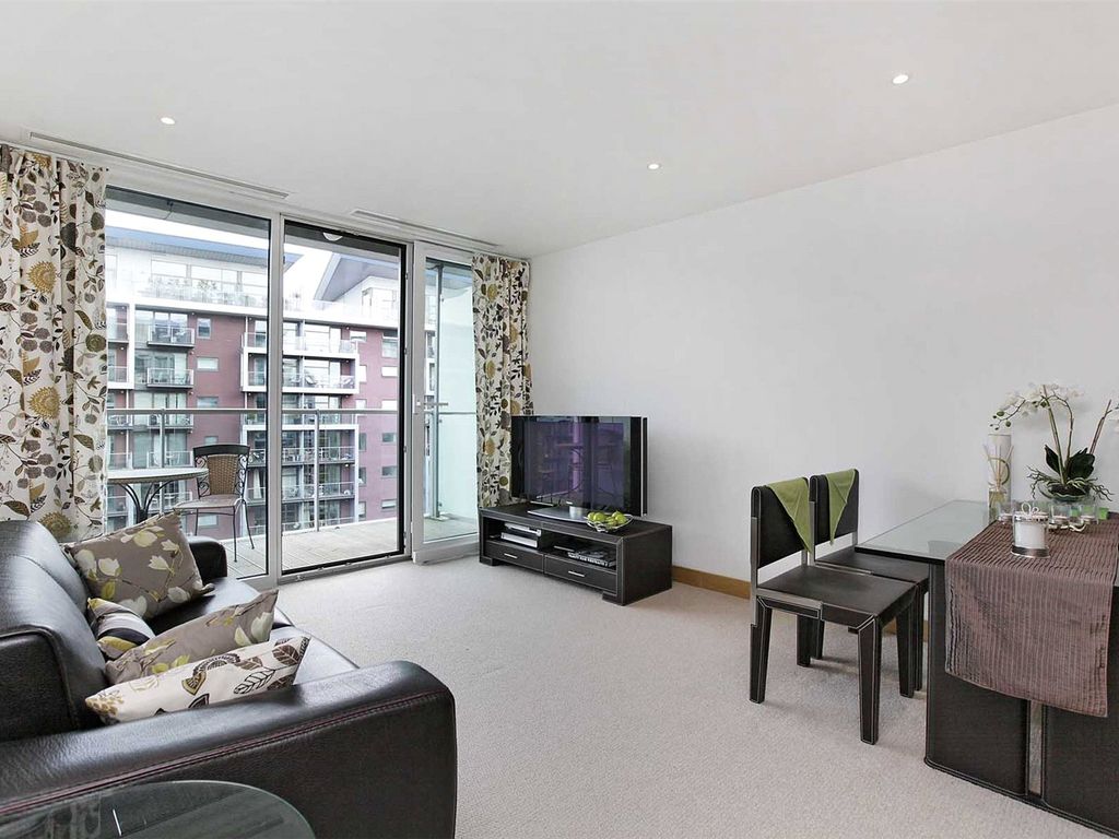 2 bed flat to rent in Oswald Building, Chelsea Bridge Wharf, London