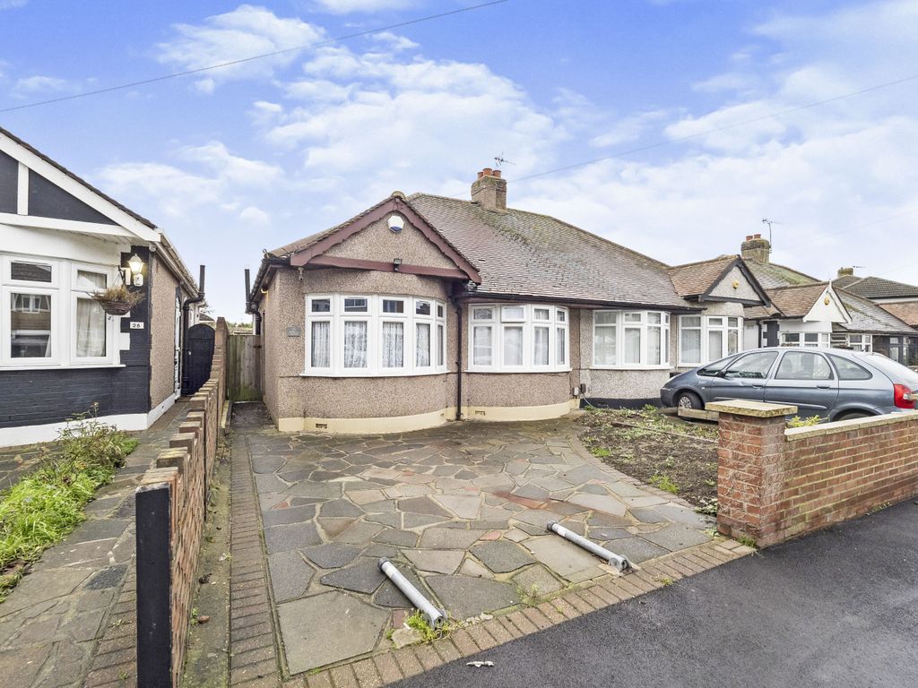 3 bed semidetached bungalow for sale in Rothbury Avenue, Rainham RM13