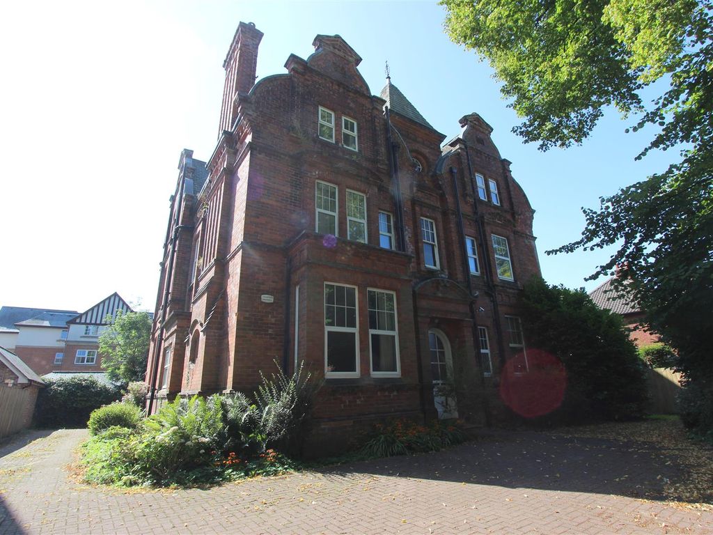 2 bed flat to rent in Milbank Road, Darlington DL3, £595 pcm Zoopla