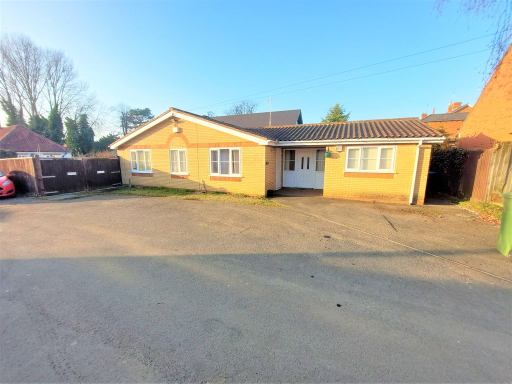 4 bed shared to rent in Northampton Road, Market