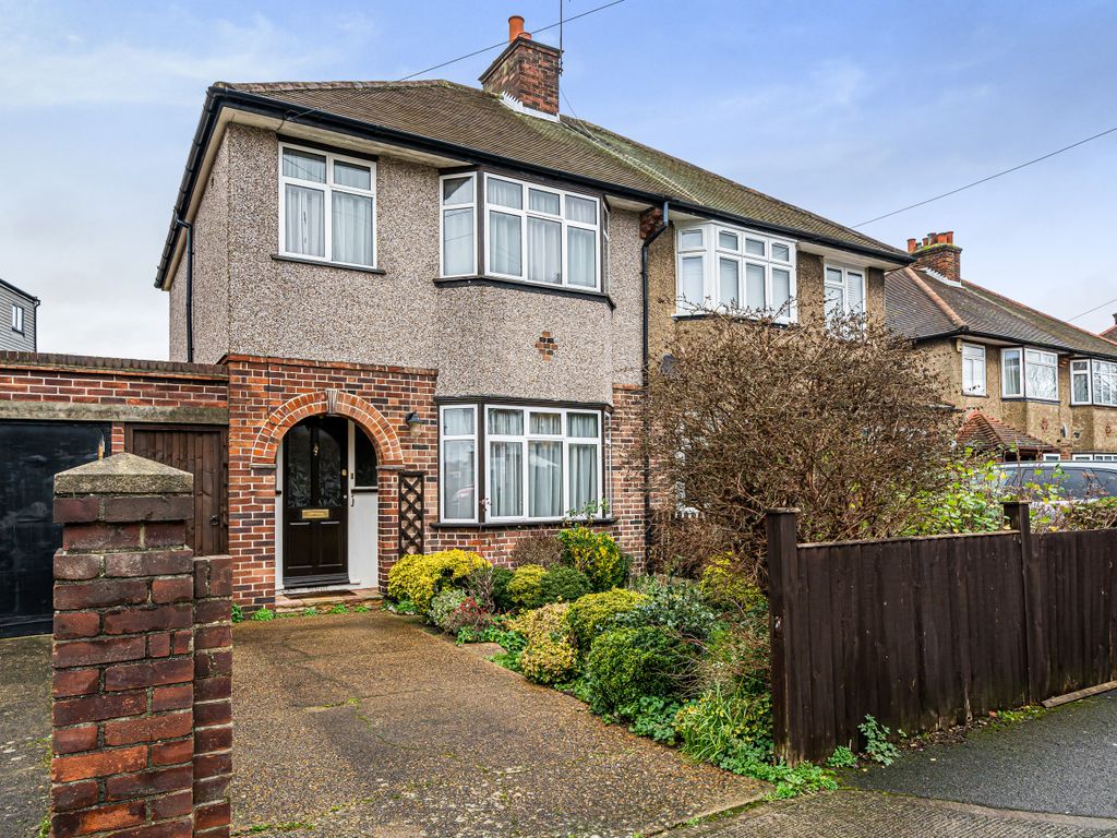3 bed semidetached house for sale in Hayes End Close, Hayes, Middlesex