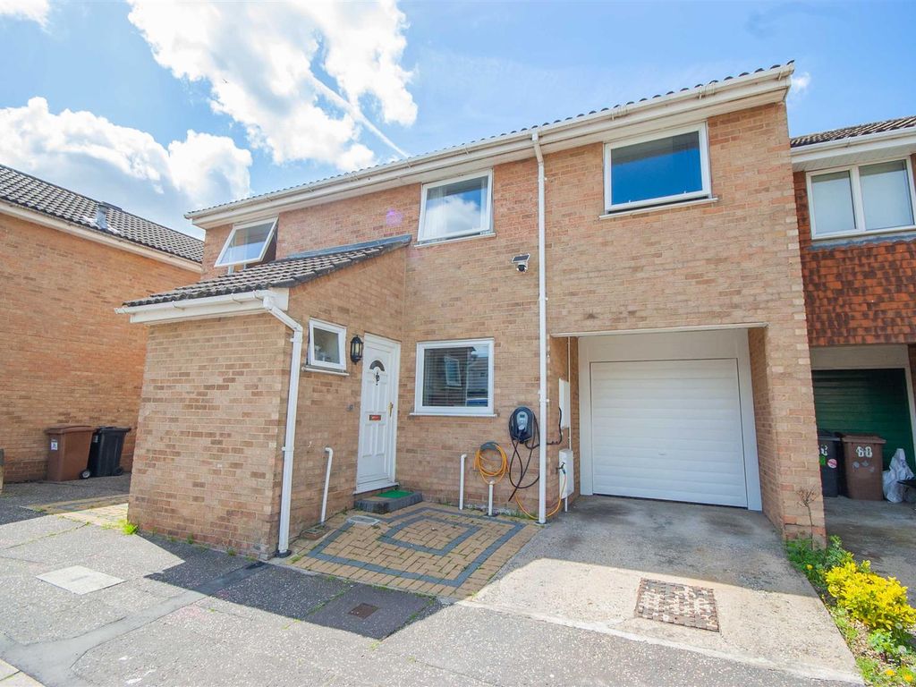 4 bed semidetached house for sale in Barn Green, Springfield