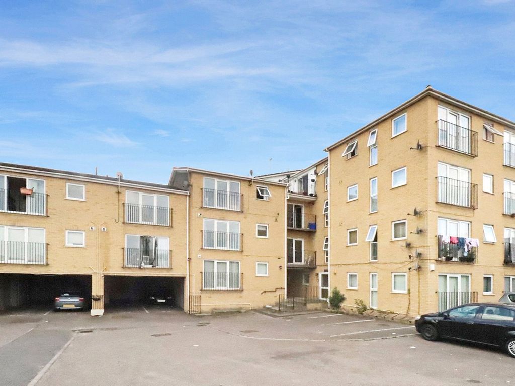 2 bed flat for sale in Ruskin Road, Upper Belvedere, Kent DA17 Zoopla