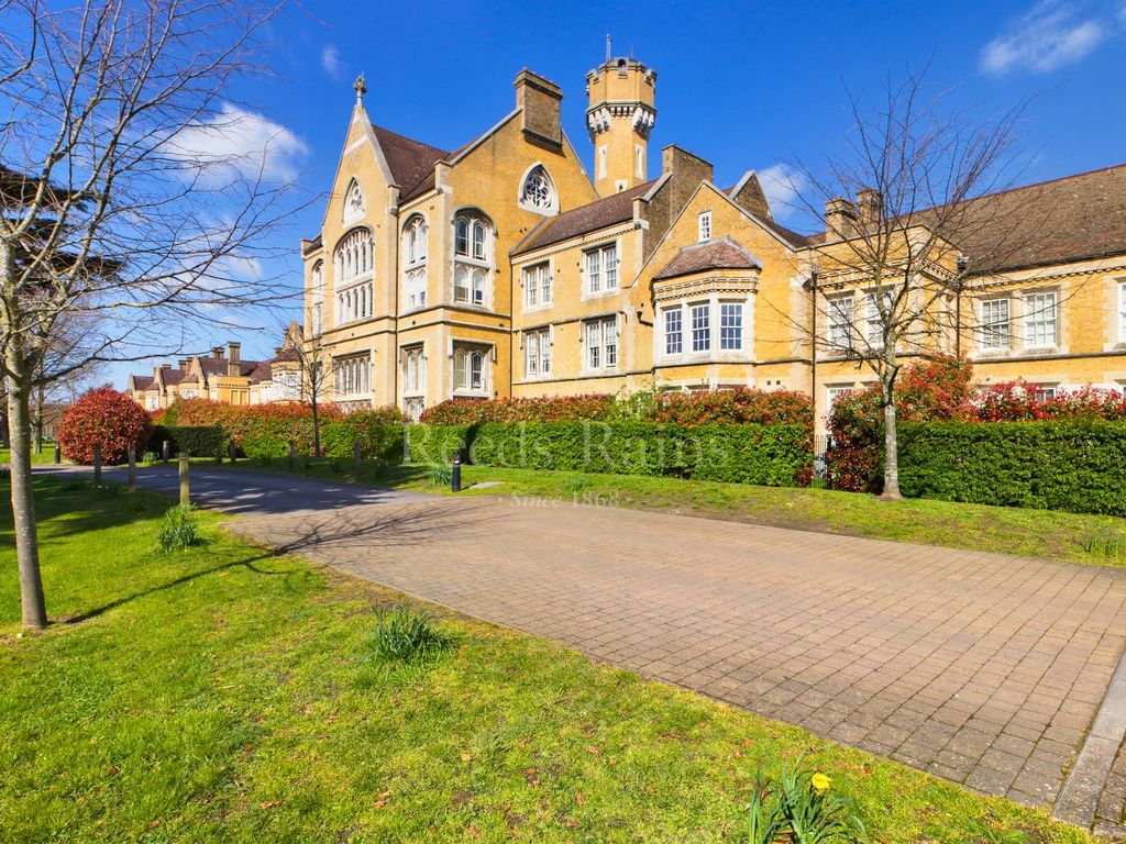 3 bed flat for sale in Chapel Drive, Dartford, Kent DA2 Zoopla