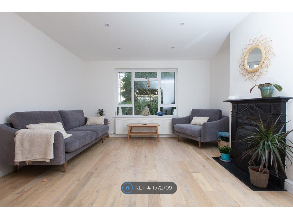 3 bed semidetached house to rent in Beacon Hill, Ovingdean, Brighton