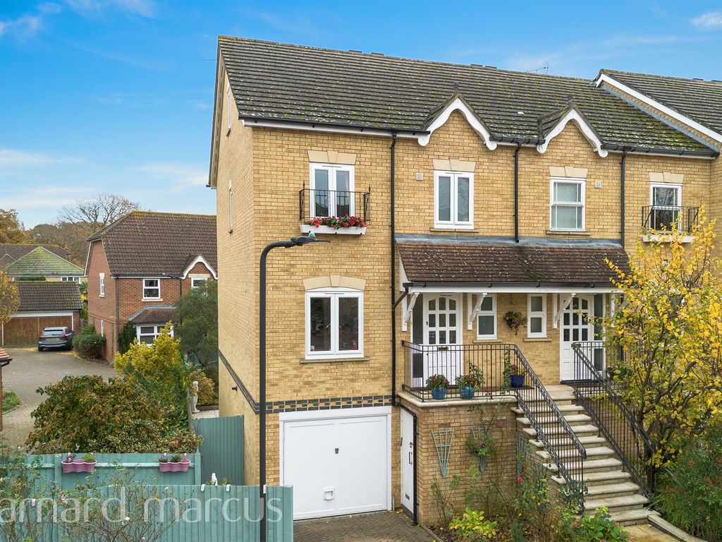 4 bed end terrace house for sale in Lynwood Road, Thames Ditton KT7, £