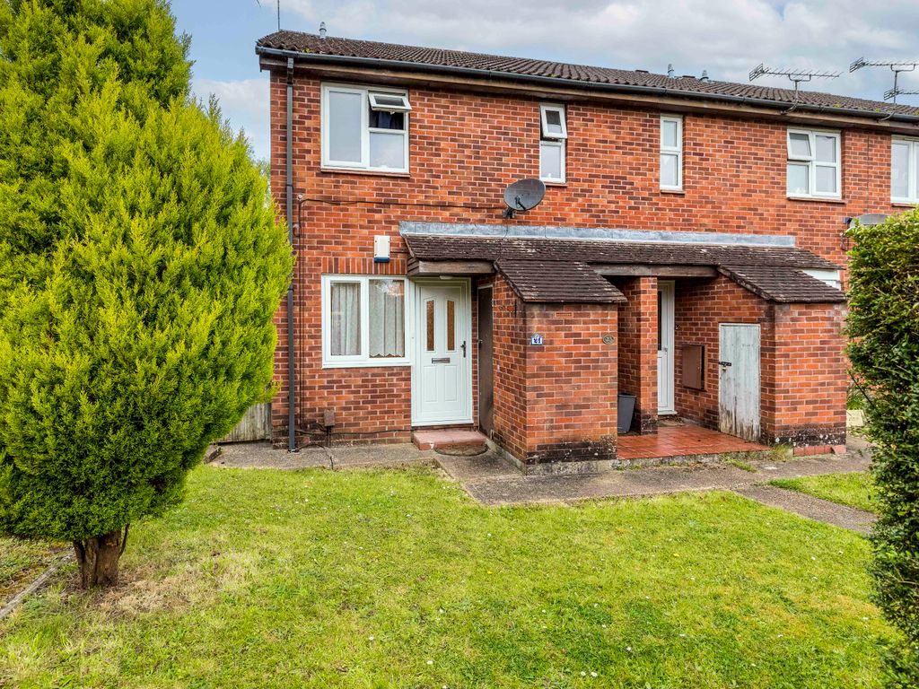 1 bed flat to rent in St. Sampson Road, Crawley, West Sussex RH11, £