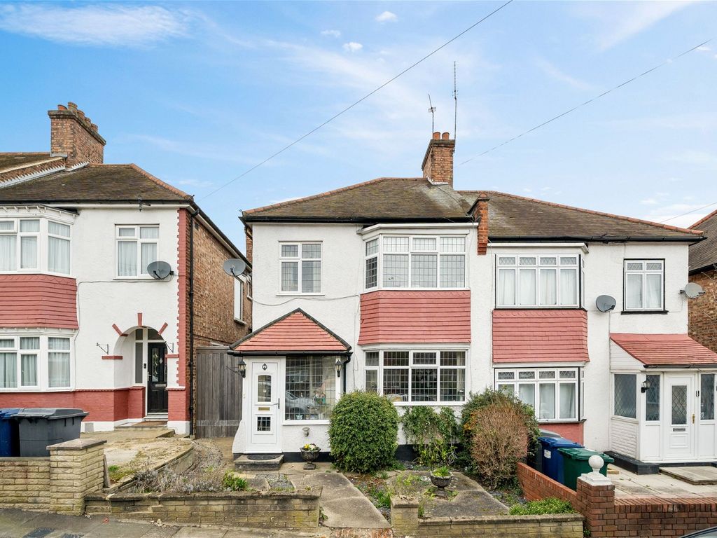 3 bed semidetached house for sale in Fernwood Crescent, Whetstone