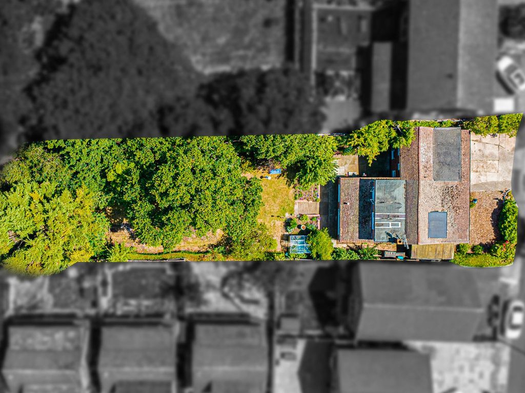 4 bed detached house for sale in Southwell Road, Benfleet SS7, £500,000