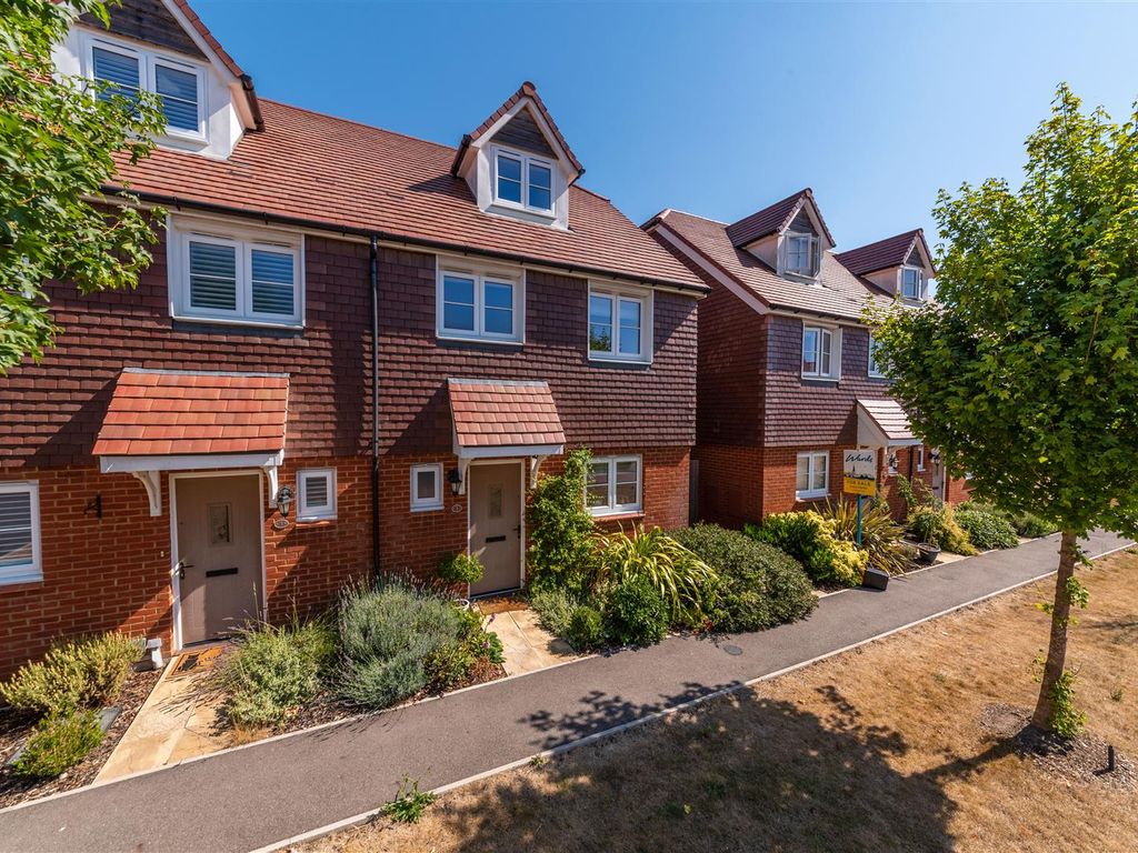 3 bed semidetached house for sale in Valley Close, Tonbridge TN11 Zoopla