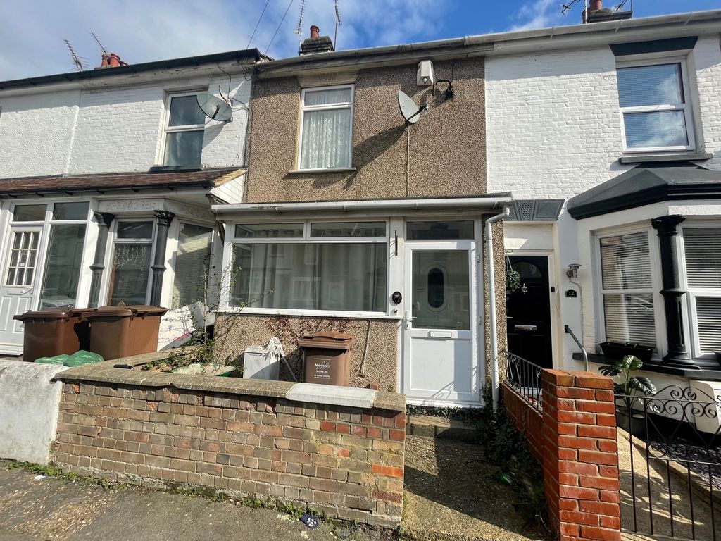3 bed terraced house to rent in Bingham Road, Rochester, Kent ME2 Zoopla