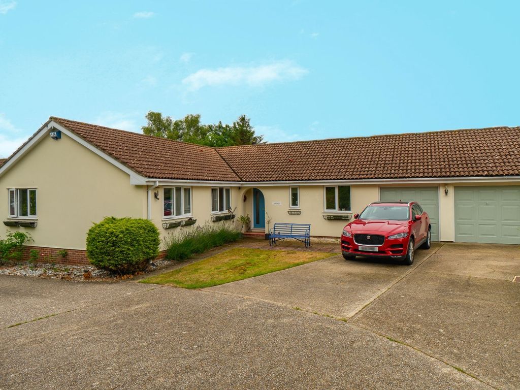 4 bed bungalow for sale in Upper Harbledown, Canterbury CT2 Zoopla