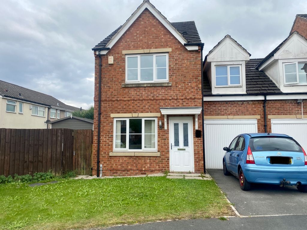 3 bed semidetached house for sale in Whinmoor Way, Leeds LS14, £