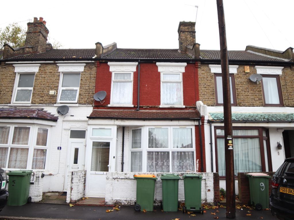 3 bed terraced house for sale in Old Street, London E13 Zoopla