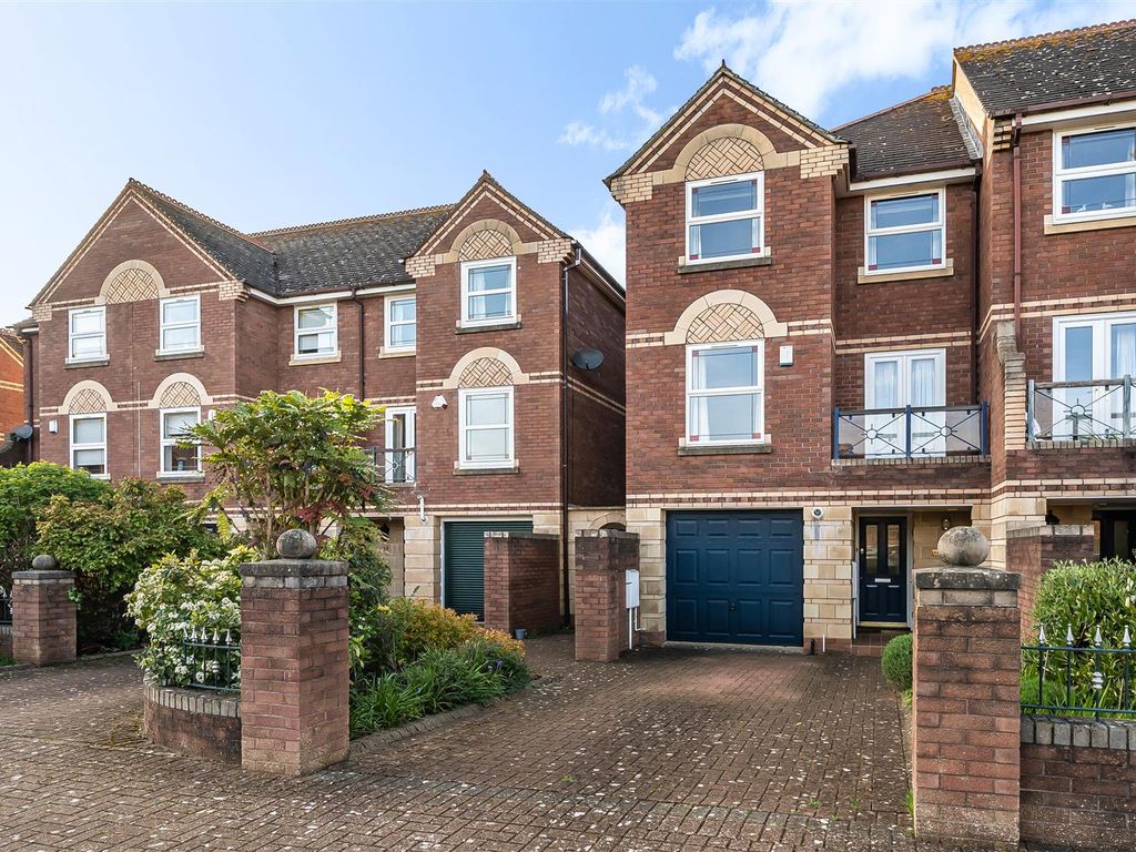 4 bed end terrace house for sale in The Mount, Taunton TA1, £400,000