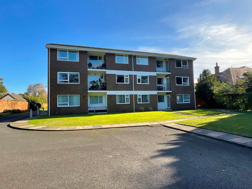 2 bed flat for sale in Park Crescent, Hesketh Park, Southport PR9, £