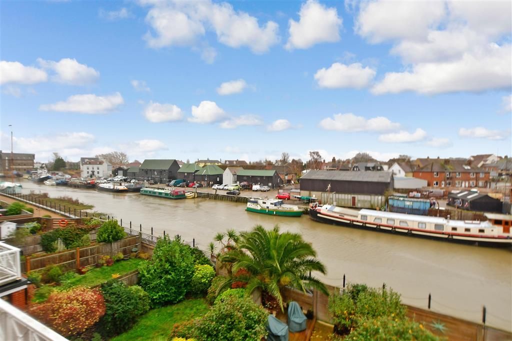 3 bed town house for sale in Waterside Close, Faversham, Kent ME13 Zoopla