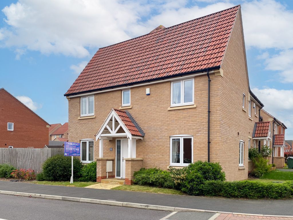 3 bed linkdetached house for sale in Peelers Place, Loughborough LE11
