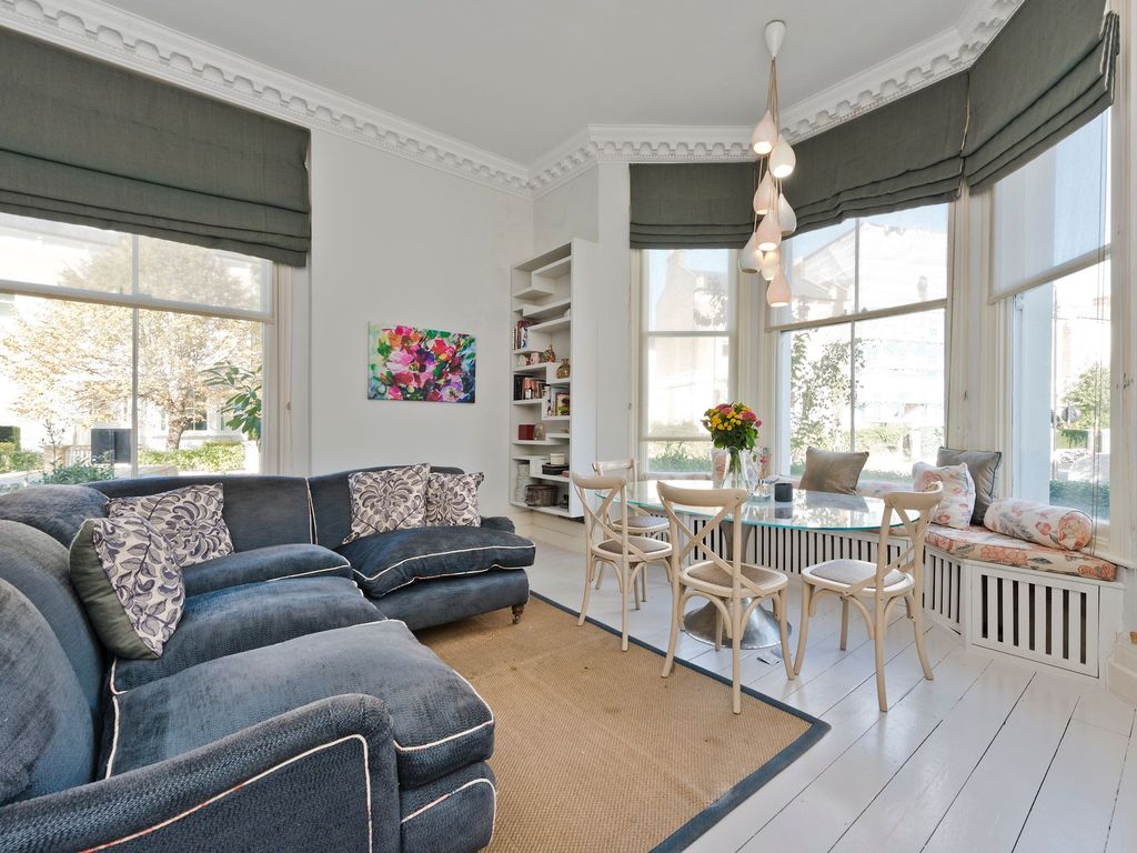 2 bed flat for sale in Oxford Gardens, North Kensington W10, £1,000,000