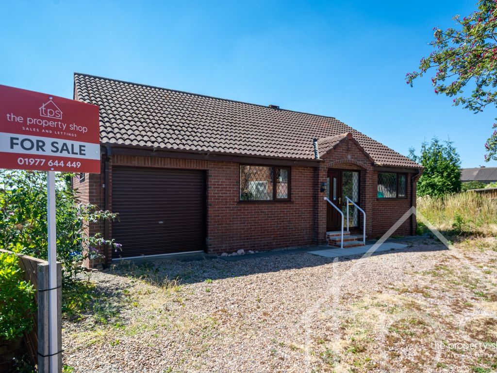 2 bed bungalow for sale in Waldenhowe Close, Featherstone, Pontefract, West Yorkshire WF7 Zoopla