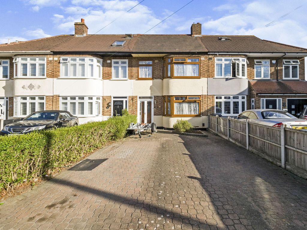 3 bed terraced house for sale in Heather Way, Romford RM1 Zoopla