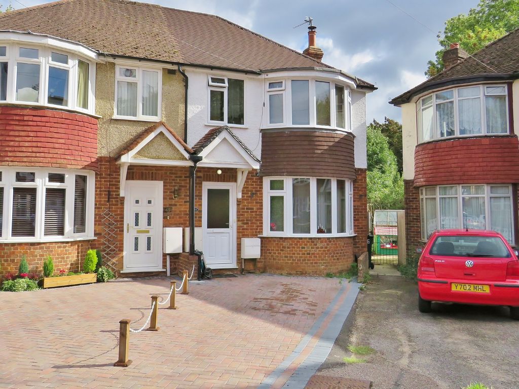 3 bed semidetached house to rent in Northgate Road, Northgate, Crawley