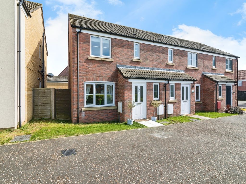 3 bed end terrace house for sale in Hunton Road, Oulton, Lowestoft NR32