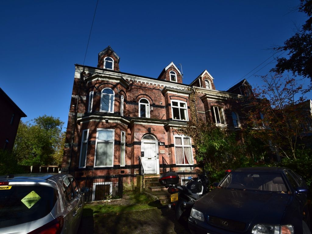 2 bed flat to rent in Wellington Road, Whalley Range, Manchester. M16