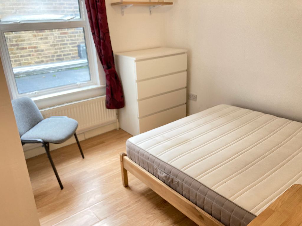 Studio to rent in Very Near St Marys Church Area, Ealing Broadway South