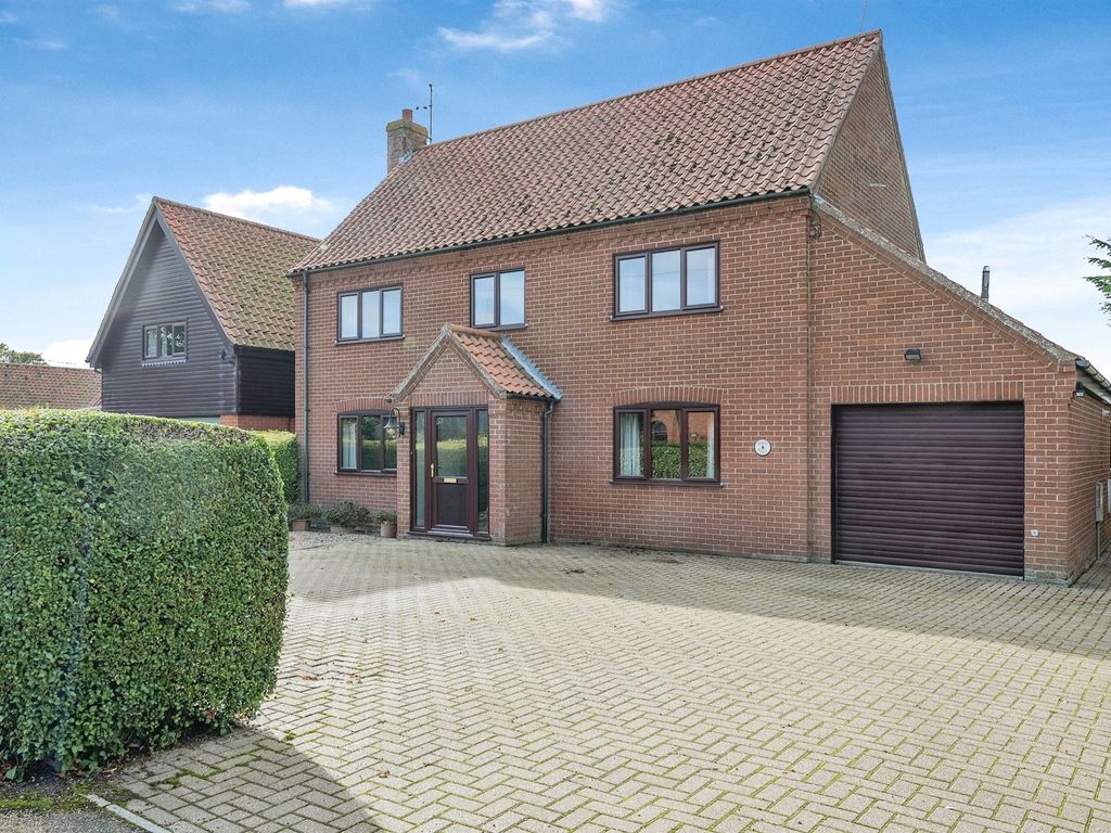 4 bed detached house for sale in Brewery Road, Trunch, North Walsham