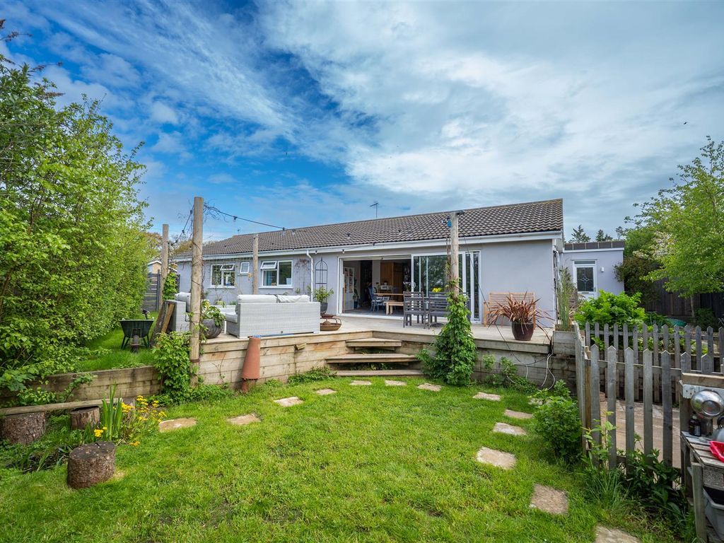 3 bed detached bungalow for sale in Park Walk, Holton, Halesworth IP19 Zoopla
