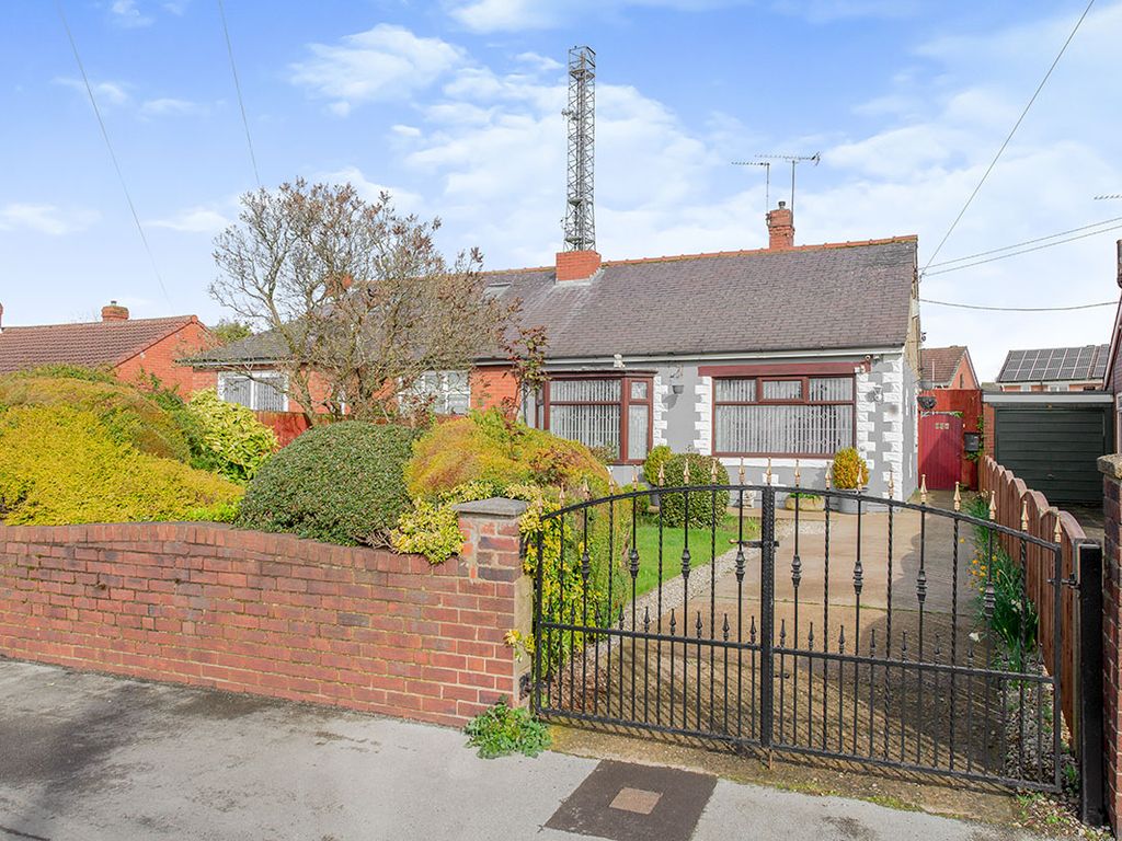 2 bed bungalow for sale in Redhill Avenue, Castleford, West Yorkshire