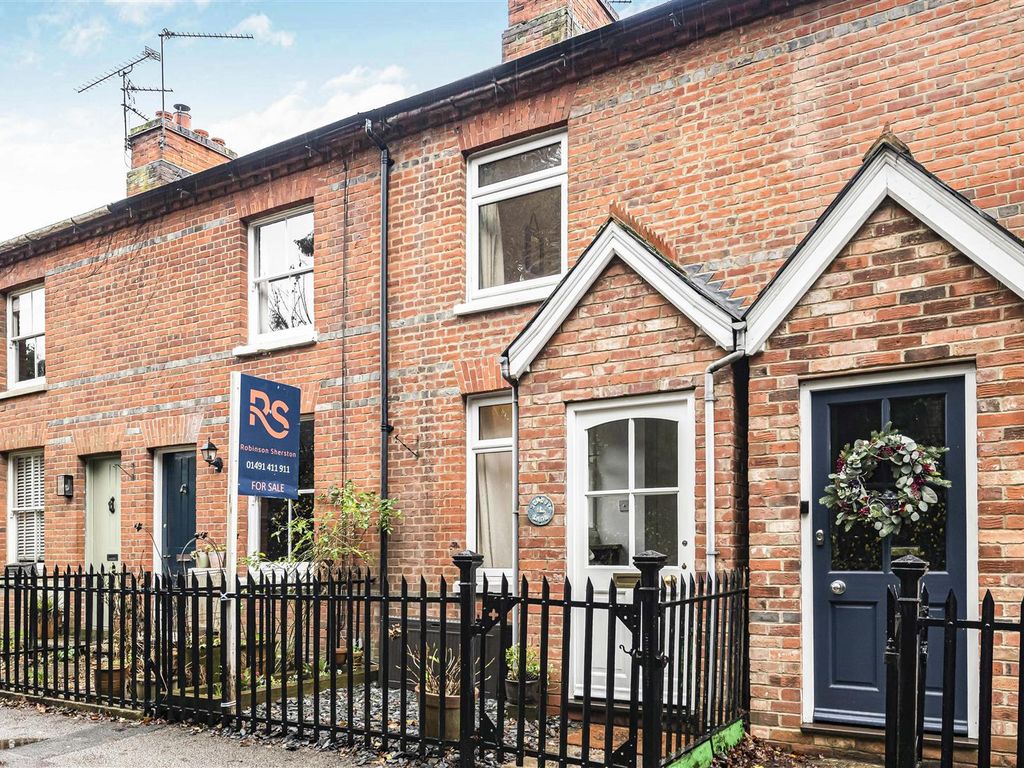 2 bed terraced house for sale in School Lane, Wargrave, Reading RG10, £